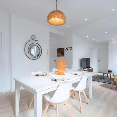 En Baroeul Two-bedroom Bright And Equipped *