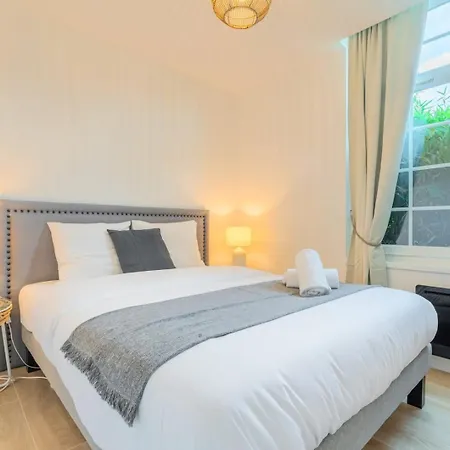 En Baroeul Two-bedroom Bright And Equipped アパート *