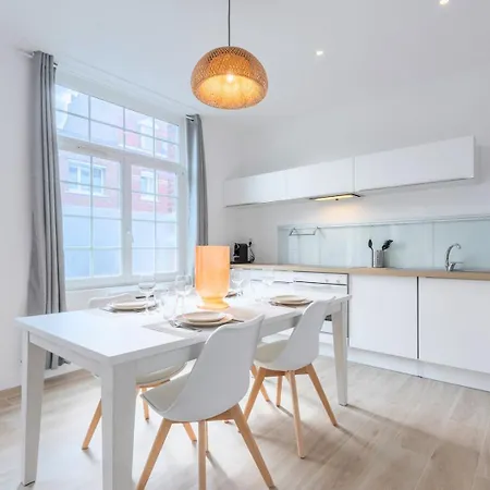 En Baroeul Two-bedroom Bright And Equipped