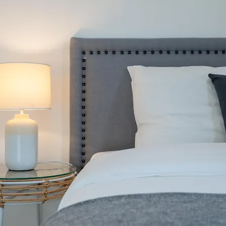 En Baroeul Two-bedroom Bright And Equipped アパート