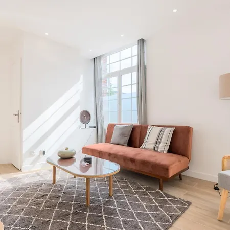 En Baroeul Two-bedroom Bright And Equipped アパート